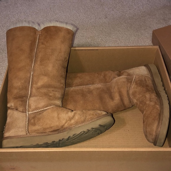 UGG Bailey button tall - Picture 2 of 3